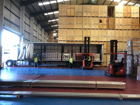 Extensive pallet storage space with distribution & handling capabilities